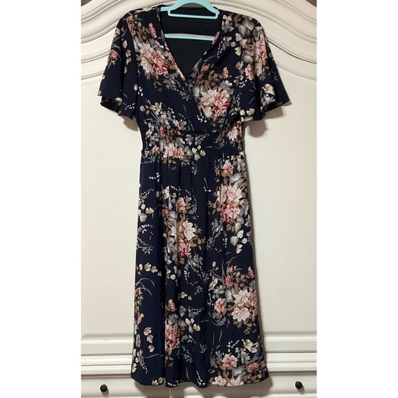 Dresses & Skirts - New ladies XXL V cross over, floral cap sleeve dress boho maxi, very pretty!